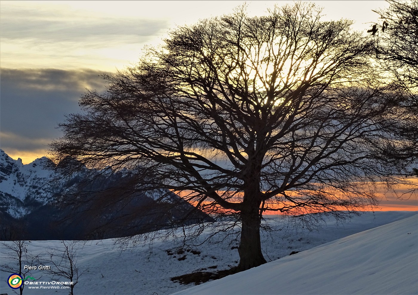 65 Si accendono i primi colori del tramonto.JPG